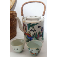 Chinees porseleinen theeset in rieten foedraal